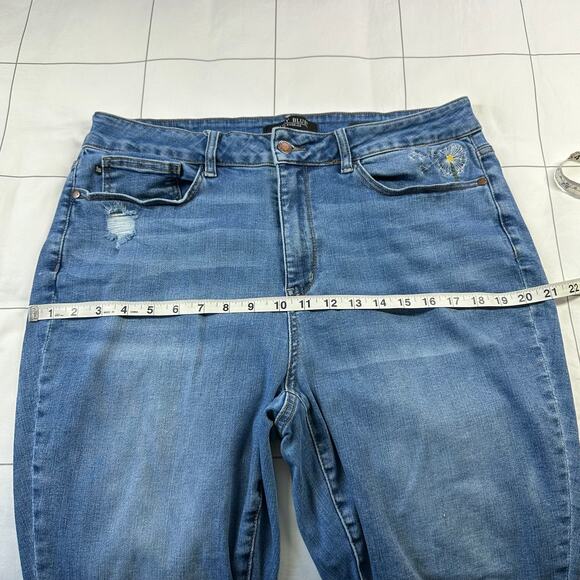 Judy Blue Jeans Womens 18W Skinny Fit Embroidered Flower Distressed Whiskering - Picture 8 of 13